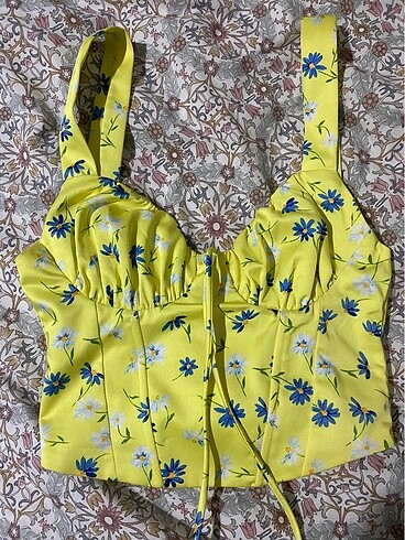 Bershka Çiçek Desenli Crop