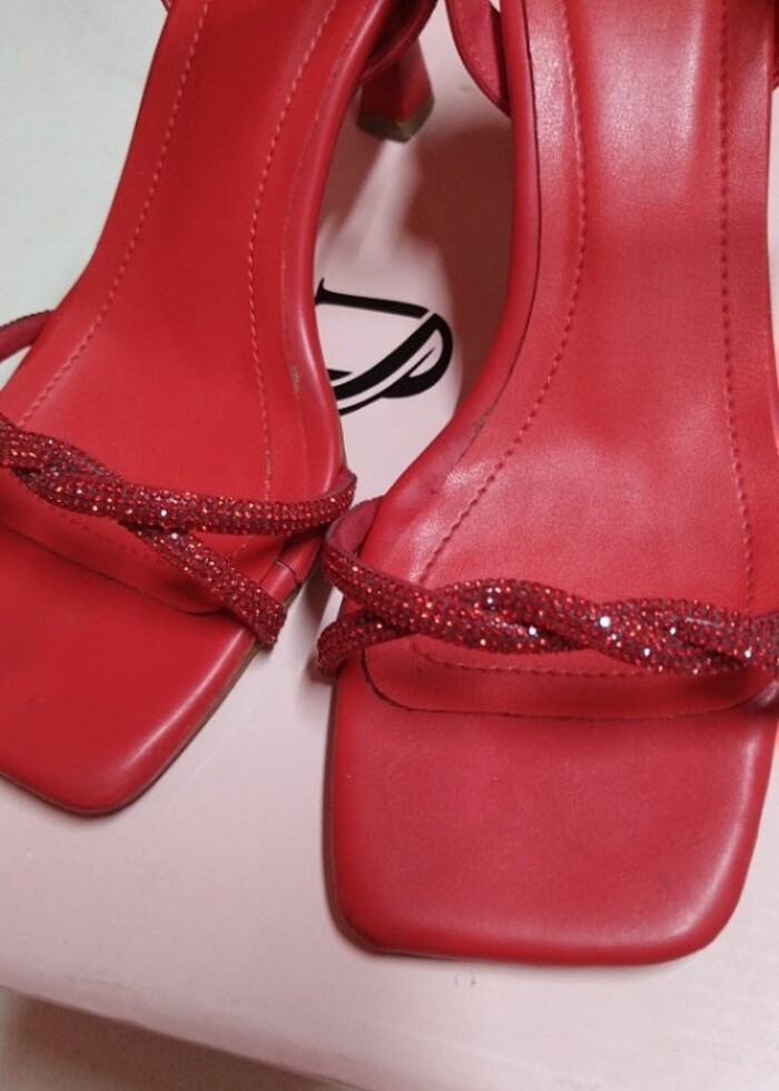 Topuklu ayakkabı - Görsel 3