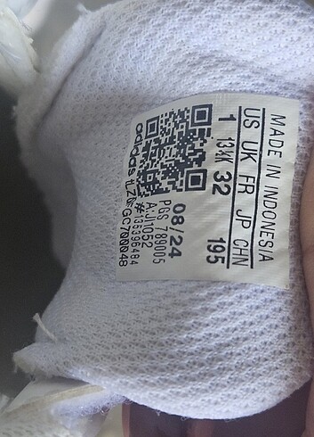 32 Beden beyaz Renk Cocuk orijinal Adidas spor ayakkabı
