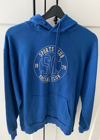 Kadın Mavi Kapüşonlu Sweatshirt Zincir Detaylı - Görsel 3