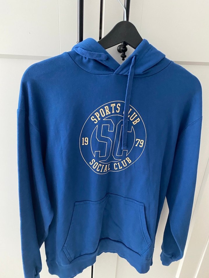 Kadın Mavi Kapüşonlu Sweatshirt Zincir Detaylı - Görsel 4