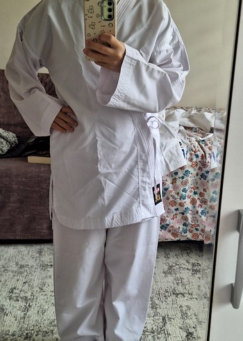 Uzun Kollu, Kemerli Beyaz dragon karate kıyafeti takımı