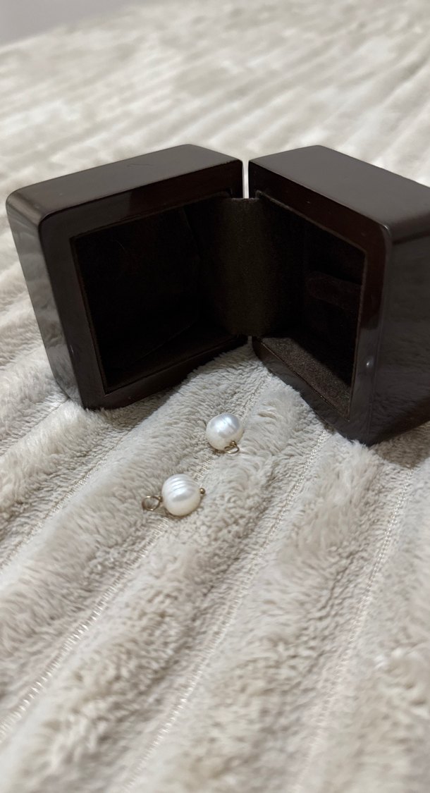 Bej Parlak Kadın Kol Düğmeleri - Görsel 2