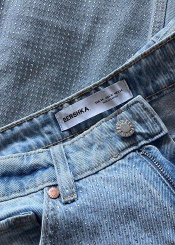 34 Beden mavi Renk bershka taşlı jeans
