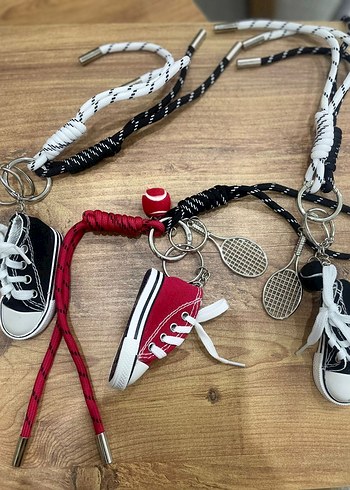 Renkli Rock Punk Spor Ayakkabı Anahtarlıkları - Görsel 2