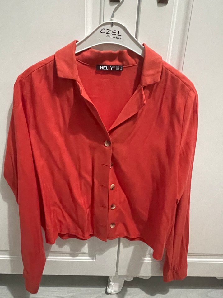 Kadın Kırmızı Düğmeli Uzun Kollu Gömlek - Görsel 2