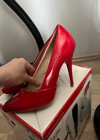 38 Beden Kırmızı Parlak Stiletto Topuklu Kadın Ayakkabı