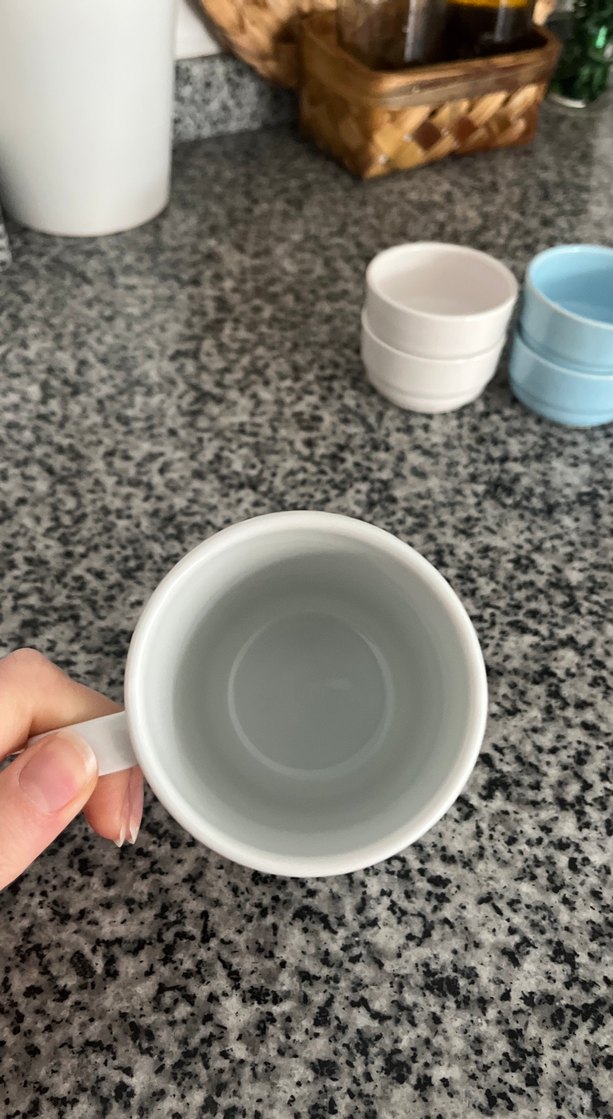 Kalpli Figürlü Beyaz Seramik Kupa - Görsel 3