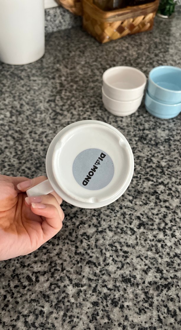 Kalpli Figürlü Beyaz Seramik Kupa - Görsel 2