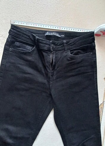 28 Beden LCW siyah jean pantolon