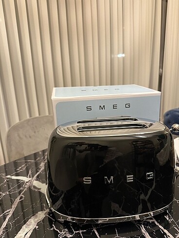 Smeg Siyah Ekmek Kızartma Makinesi