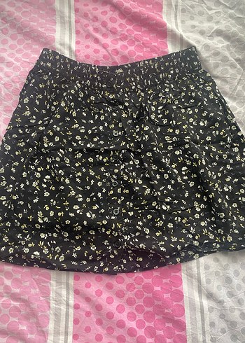 Düğmeli Siyah Çiçekli Mini etek - Görsel 2