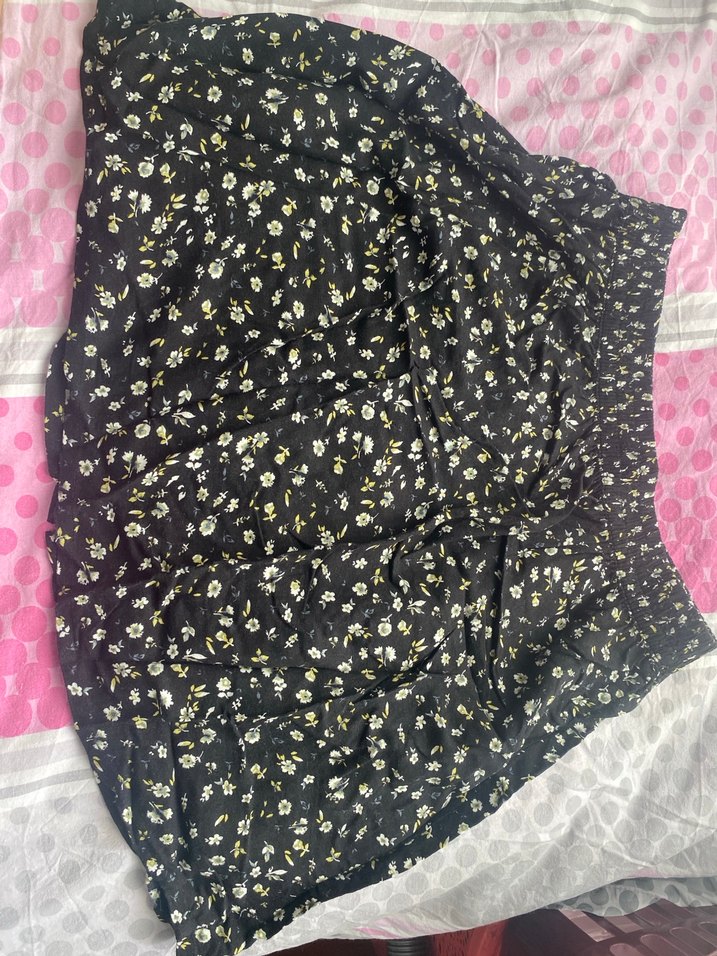 Düğmeli Siyah Çiçekli Mini etek - Görsel 4