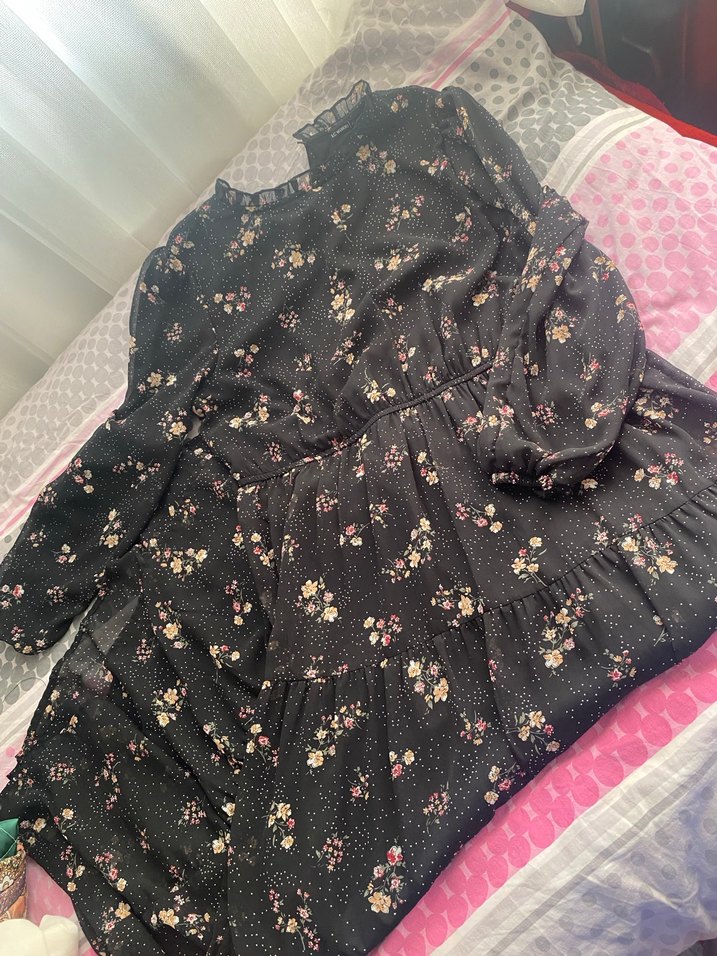 Uzun Kollu Siyah Çiçekli Salaş uzun Elbise - Görsel 2