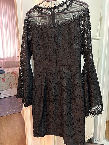 Siyah dantel detaylı uzun kollu elbise - Görsel 3