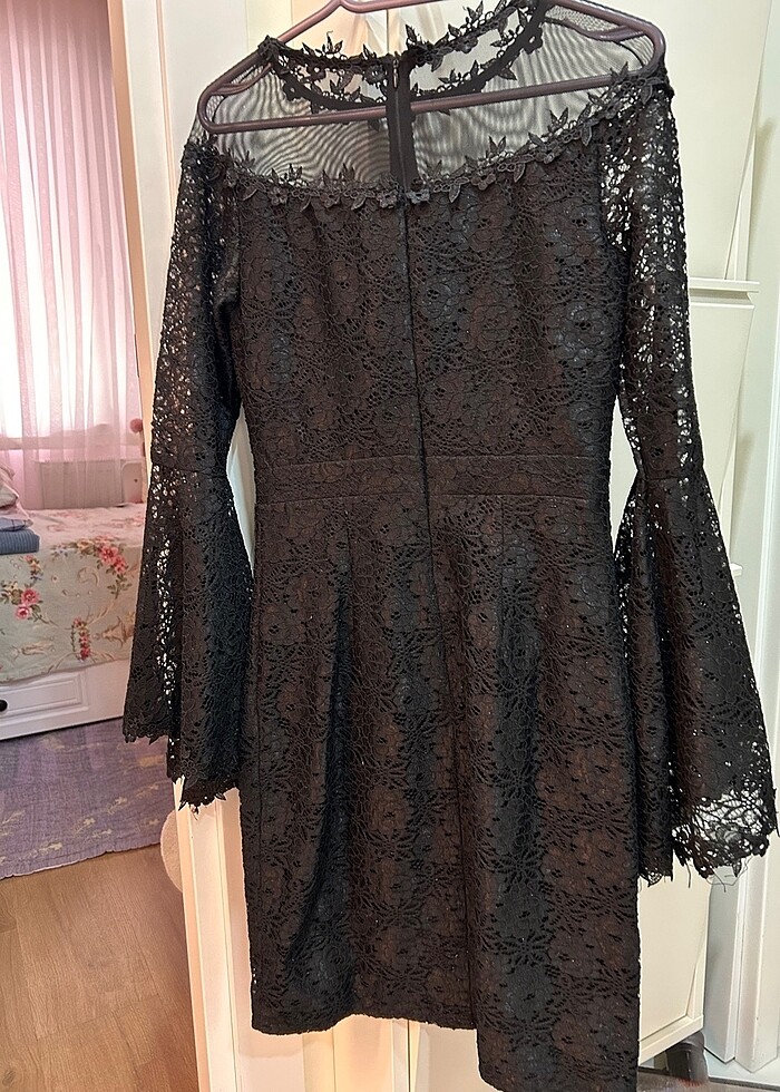 Siyah dantel detaylı uzun kollu elbise - Görsel 3