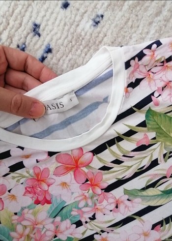 Çiçek Nakışlı Uzun Çizgili Elbise - Görsel 3