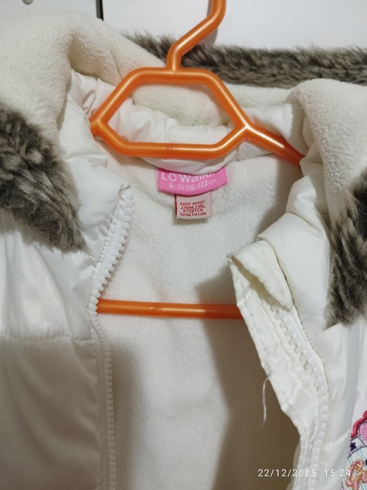 Kız Çocuk Beyaz Kapüşonlu Yelek - Görsel 4