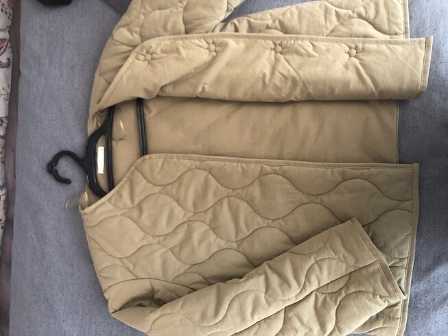 Zara Çıtçıtlı V yaka kapitone ceket