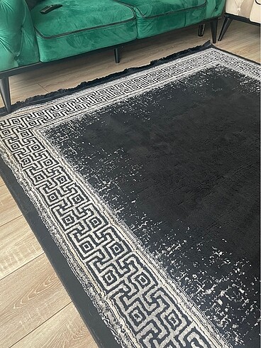 Siyah kılçıllı modern halı