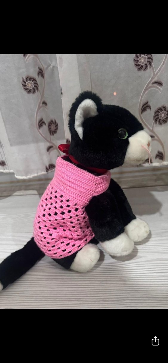 Pembe kazaklı siyah-beyaz peluş kedi oyuncak - Görsel 2