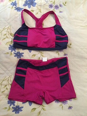 Şortlu bikini takımı