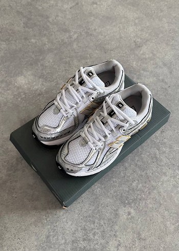 New Balance New Balance 1906R Black Gold