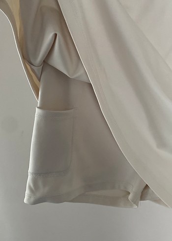 Beyaz Mini Etek, Rahat Kesim, Sokak Stili - Görsel 4