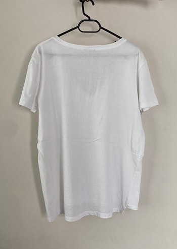 V Yaka Beyaz Kadın Tişört - Görsel 3