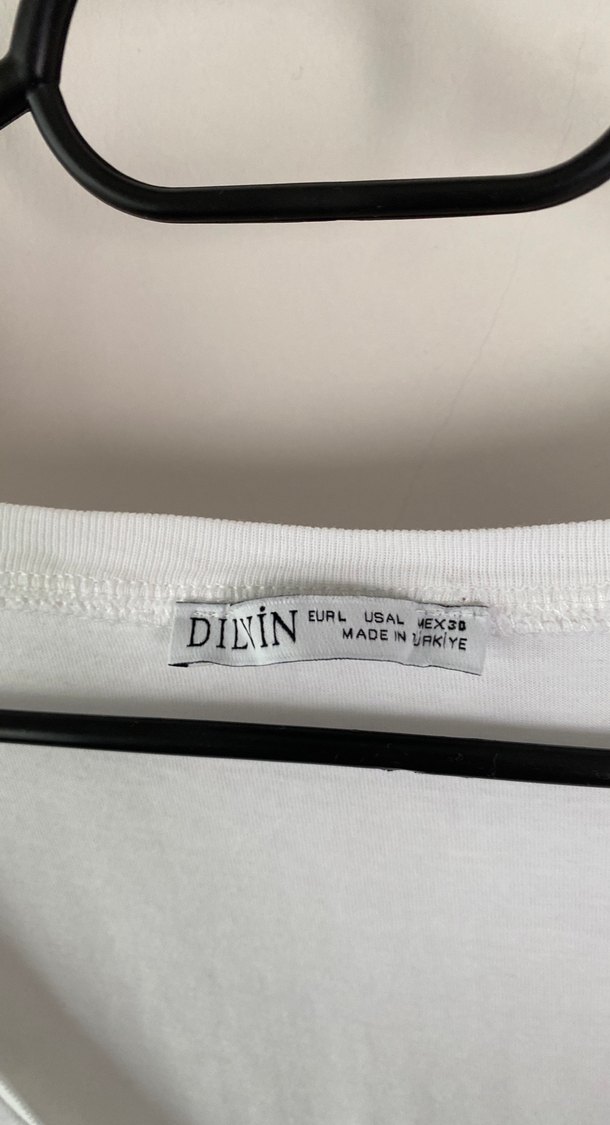 V Yaka Beyaz Kadın Tişört - Görsel 2