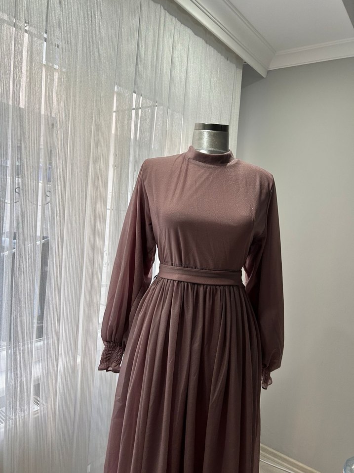 Bej Yüksek Yakalı Uzun Salaş Elbise - Görsel 3