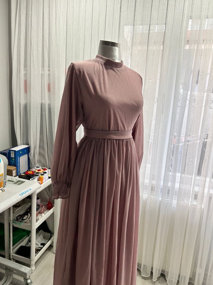 Bej Yüksek Yakalı Uzun Salaş Elbise - Görsel 2