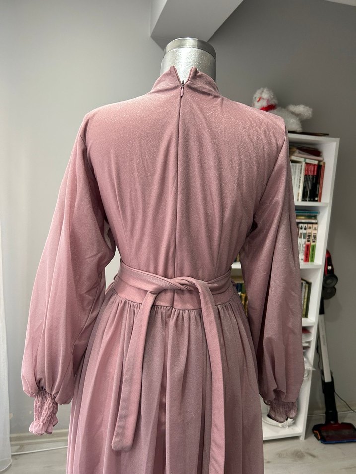 Bej Yüksek Yakalı Uzun Salaş Elbise - Görsel 5