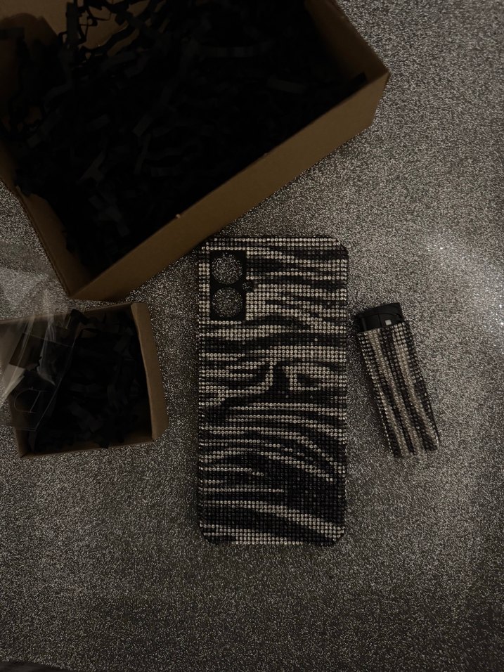 Kristal taşlı tasarım zebra desen telefon kılıfı - Görsel 2