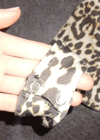 sırtı açık halter yaka leopar crop - Görsel 2