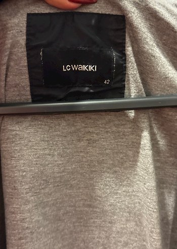 Gri Düğmeli Kadın Yağmurluk - Görsel 4