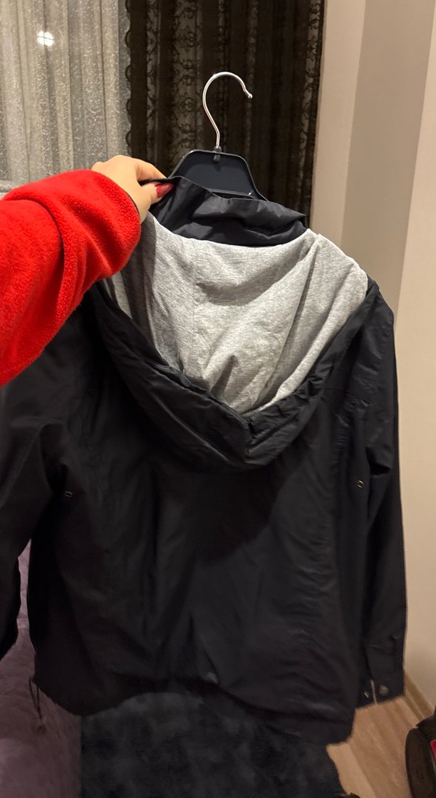 Gri Düğmeli Kadın Yağmurluk - Görsel 3