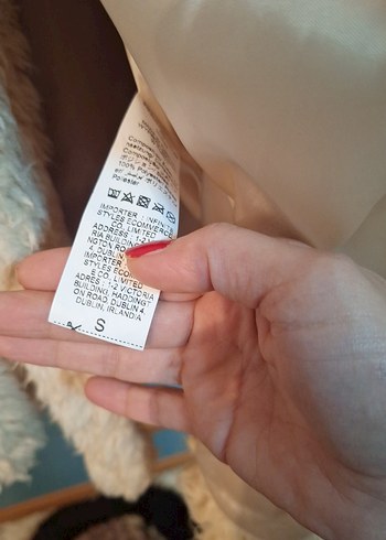 Krem Renk Uzun Kürk Detaylı Kadın Kaban - Görsel 2