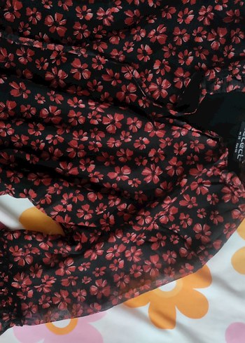 Kırmızı çiçekli balon kollu şifon elbise - Görsel 5