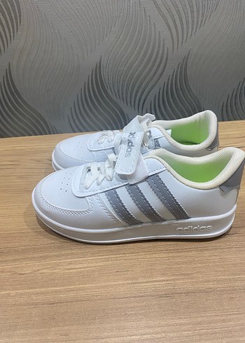 34 Beden Adidas Beyaz Erkek Çocuk Spor Ayakkabı