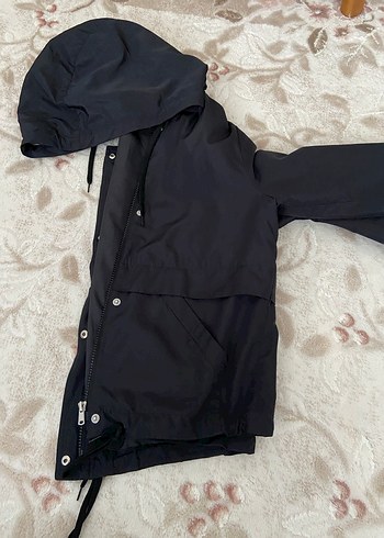 H&M marka Siyah renk Gri Kapüşonlu Kadın yağmurluk - Görsel 2