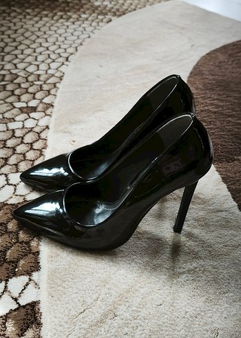 Parlak Siyah Deri Stiletto Topuklu Kadın Ayakkabı