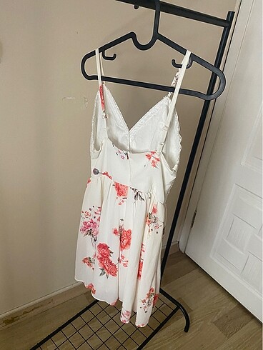 Beyaz çiçek desenli tulum - Görsel 3