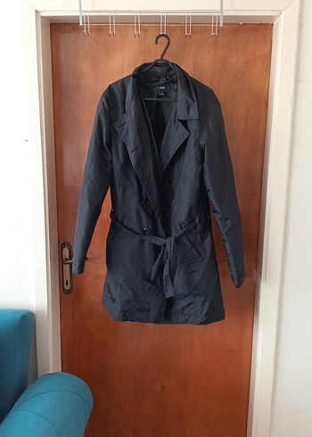 Kadın Siyah Kemerli Midi yağmurluk - Görsel 2