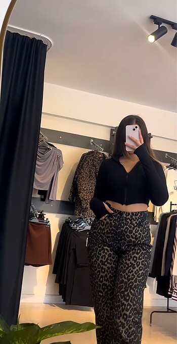 Leopar desen pantolon ve crop takım