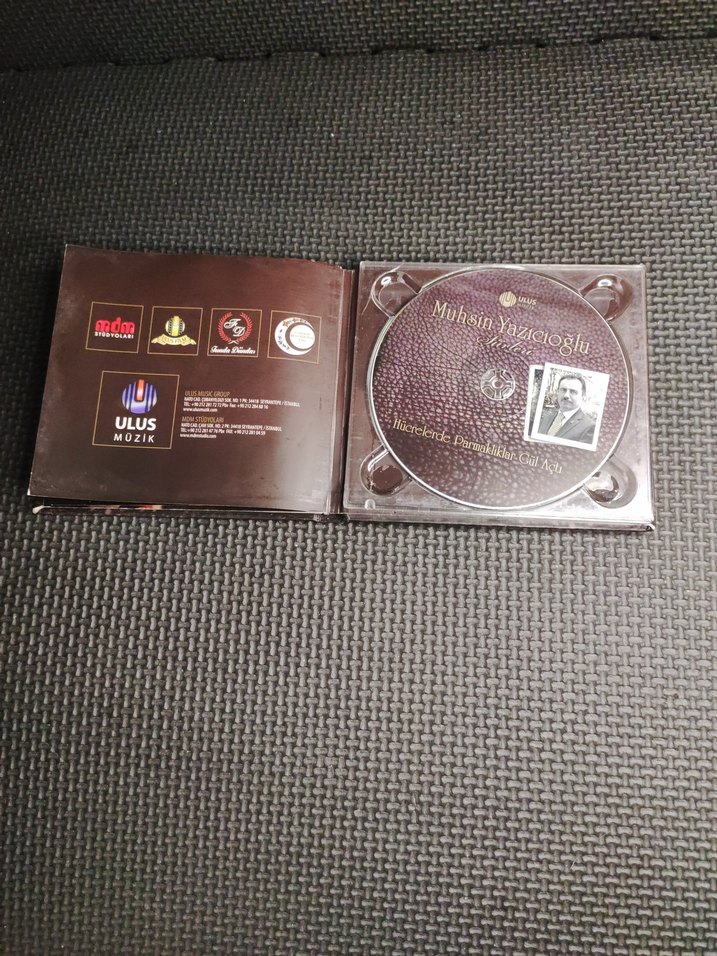 Muhsin Yazıcıoğlu - Hücrelerde Darmaklıklar Gül Açtı CD - Görsel 2