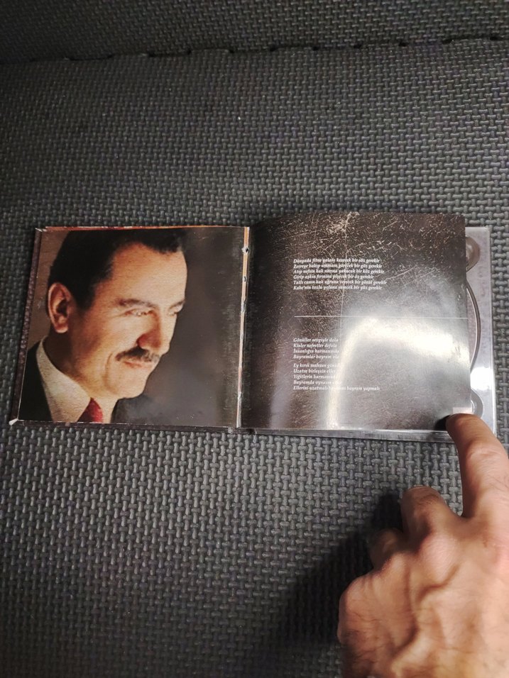 Muhsin Yazıcıoğlu - Hücrelerde Darmaklıklar Gül Açtı CD - Görsel 3