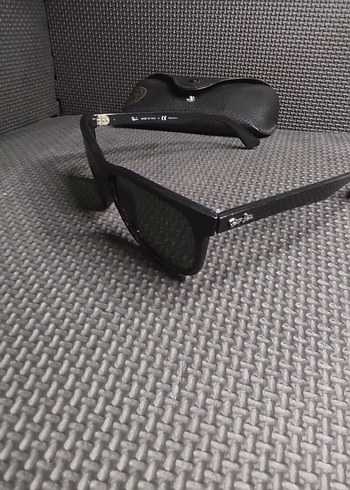Ray Ban orjinal Ray-Ban camı 10 üzerinden 7 çerçevesi iyi durumda