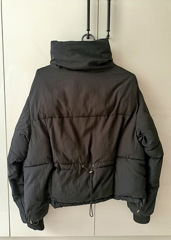 s Beden Bershka Siyah Fermuarlı cepli şişme mont