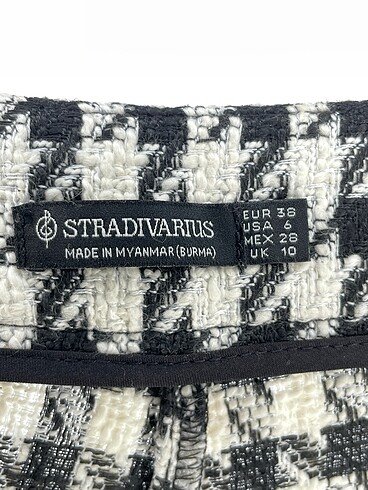 38 Beden çeşitli Renk Stradivarius Düz Kesim %70 İndirimli.